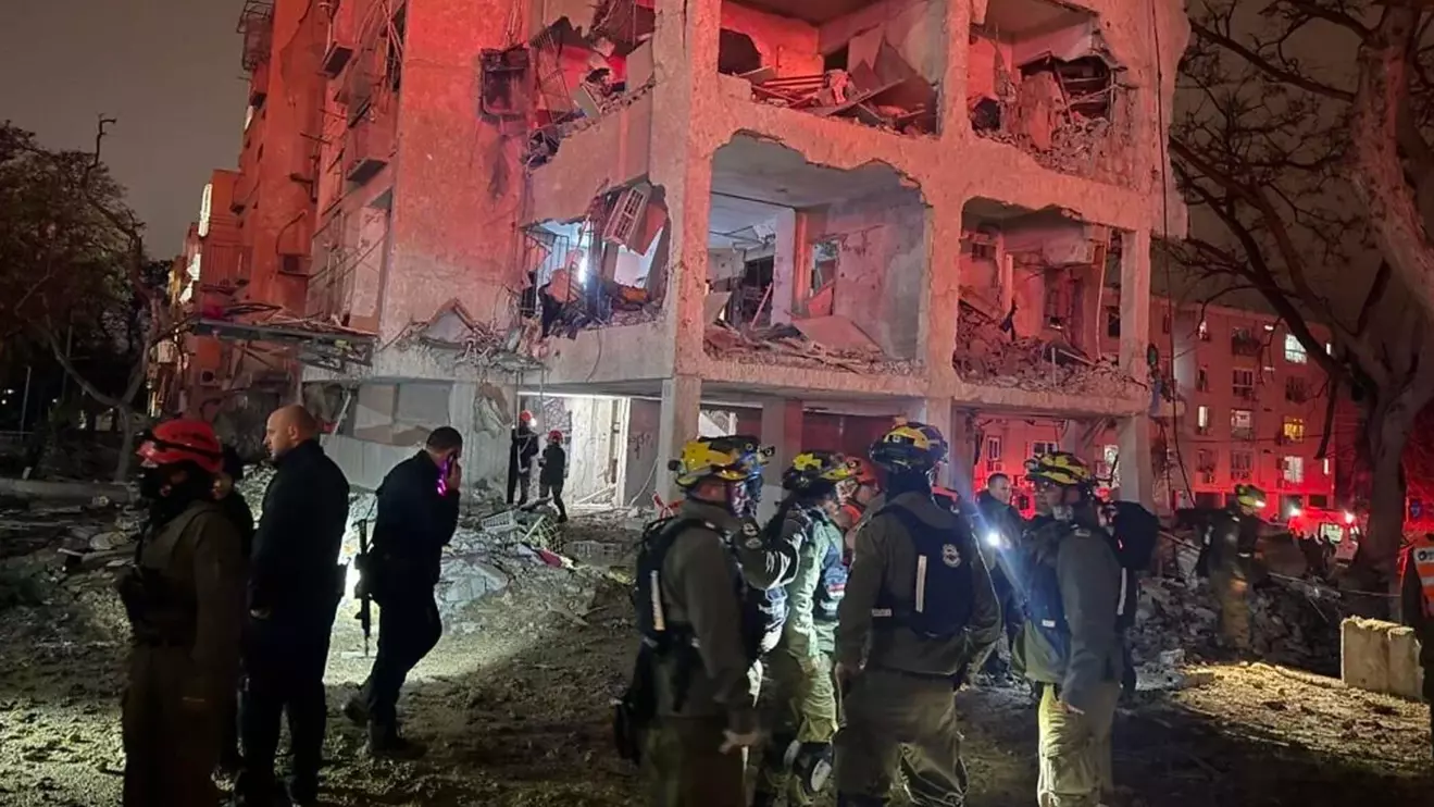 Emergency responders at the scene of an Iranian ballistic missile strike in the southern city of Arad, March 21, 2026. (Israel Defense Forces)