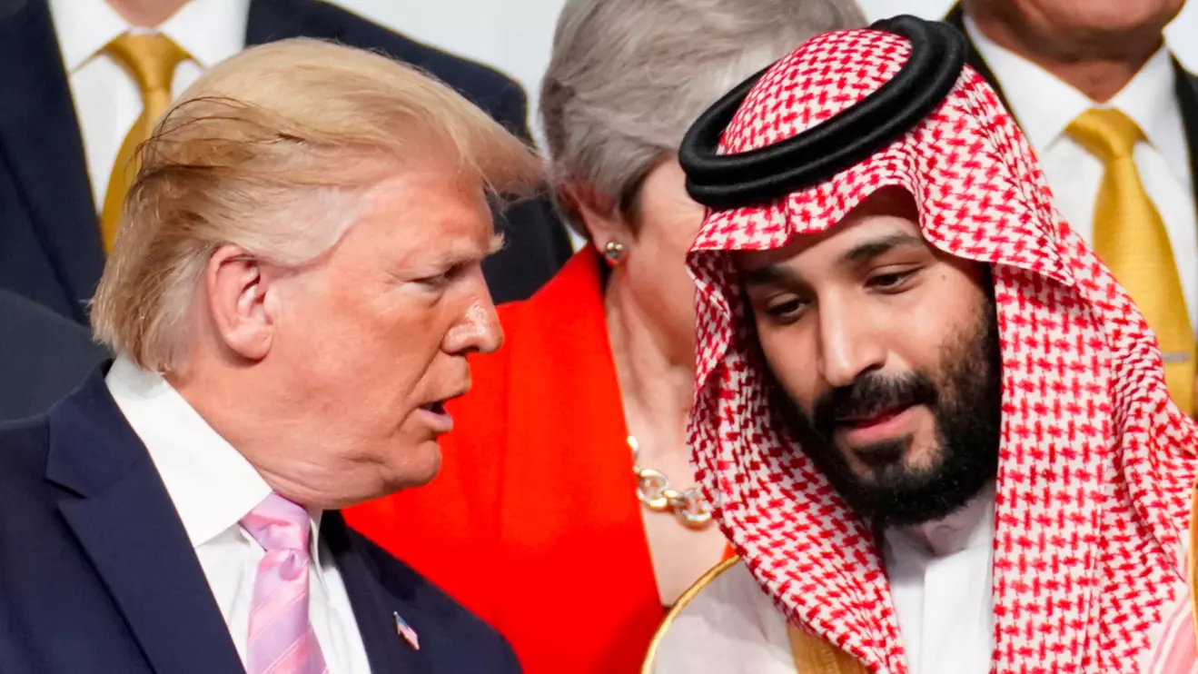 U.S. President Donald Trump speaks with Saudi Arabia's Crown Prince Mohammed bin Salman at a G20 summit in Japan, June 28, 2019. Reuters/Kevin Lamarque