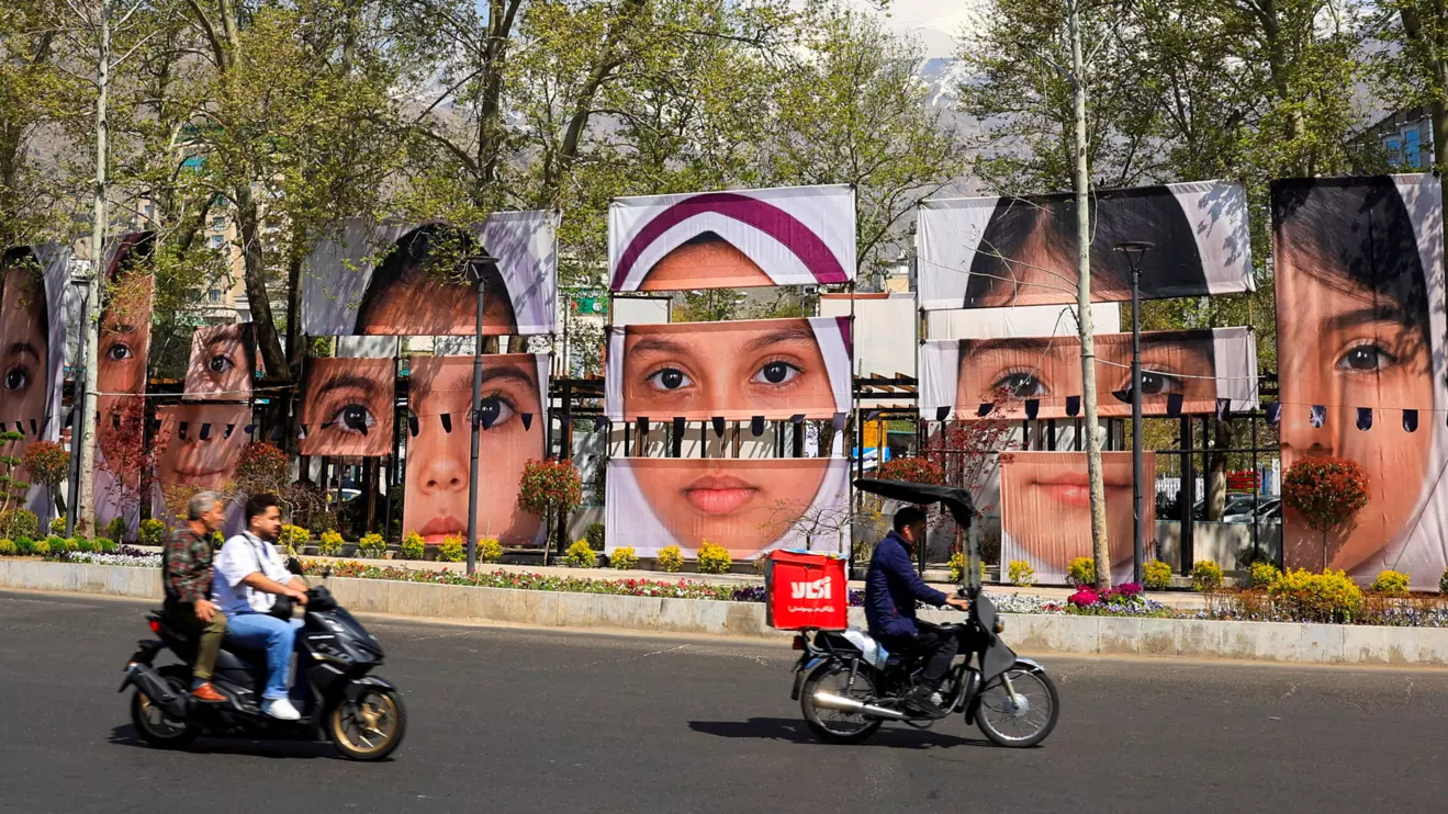 Iranian regime propaganda posters, Reuters/Thaier Al-Sudani 