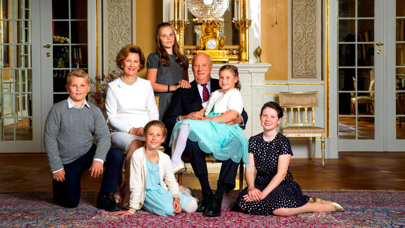 On the occasion of Norway's King Harald and Queen Sonja's 80th birthdays, the royal family, Prince Sverre Magnus (left), Queen Sonja, Princess Ingrid Alexandra, King Harald, Leah Isadora Behn (sitting in front), Emma Tallulah Behn and Maud Angelica Behn, is photographed in the White Salon at the Royal Palace in Oslo, Norway, October 17, 2016. NTB/Lise Aserud via Reuters