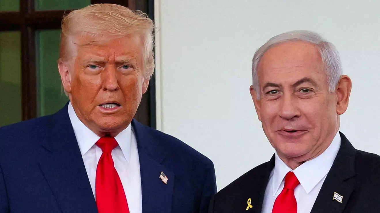 U.S. President Donald Trump welcomes Israeli Prime Minister Benjamin Netanyahu at the entrance of the White House in Washington, D.C., U.S., April 7, 2025. Reuters/Leah Millis