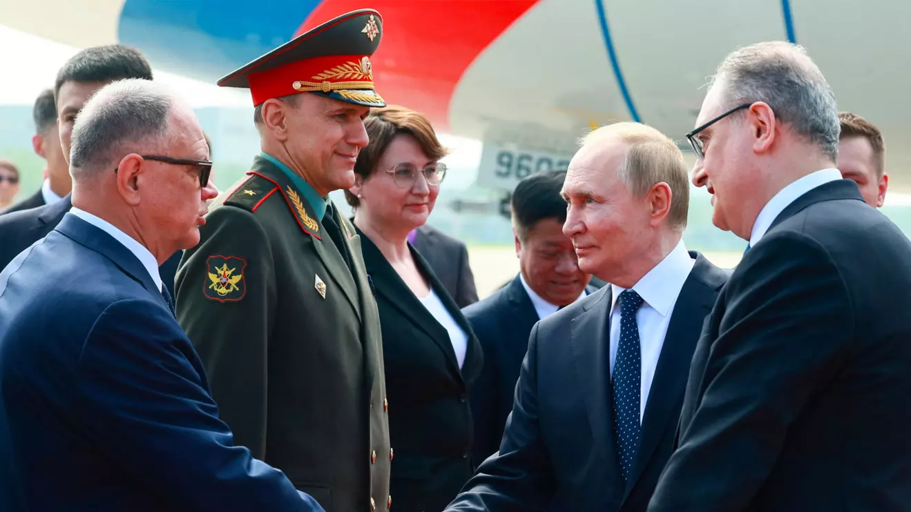 Russian President Vladimir Putin shakes hands with officials during a welcoming ceremony at an airport upon his arrival for the Shanghai Cooperation Organisation (SCO) summit in Tianjin, China August 31, 2025. Sputnik/Vladimir Smirnov/Pool via Reuters