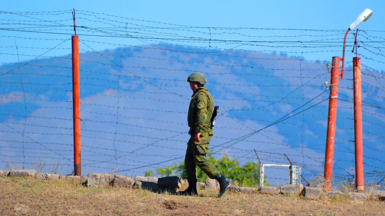 An Armenian soldier at the border between Armenia and Turkey © Mena Today 