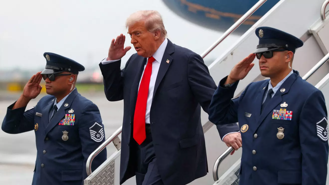 U.S. President Donald Trump salutes as he disembarks Air Force One upon his arrival at La Guardia Airport in New York for the U.S. Open men's tennis final, U.S., September 7, 2025. Reuters/Evelyn Hockstein
