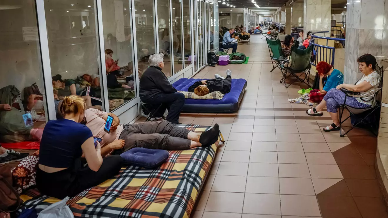 People take shelter inside a metro station during an air raid alert amid Russia's attack on Ukraine, in Kyiv, Ukraine, July 8, 2025. Reuters/Alina Smutko