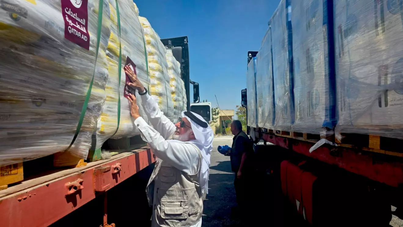24 trucks of food and medicine delivered © X
