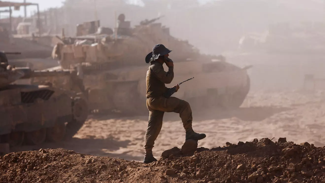 An Israeli armoured personnel carrier (APC) manoeuvres on the Israeli side of the border with Gaza, Israel August 19, 2025. Reuters/Amir Cohen