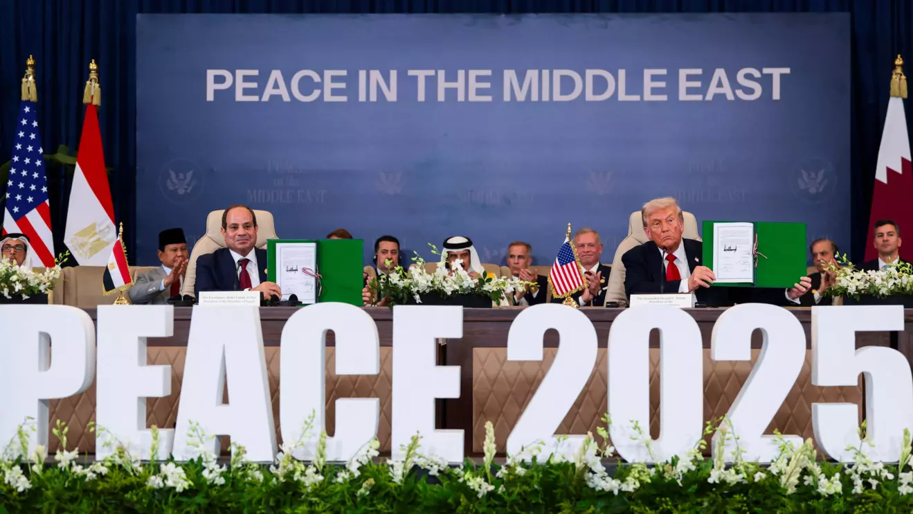 U.S. President Donald Trump and Egyptian President Abdel Fattah el-Sisi hold the signed agreement of the first phase of the Gaza ceasefire between Israel and Hamas, in Sharm El-Sheikh, Egypt, October 13, 2025. Reuters/Evelyn Hockstein