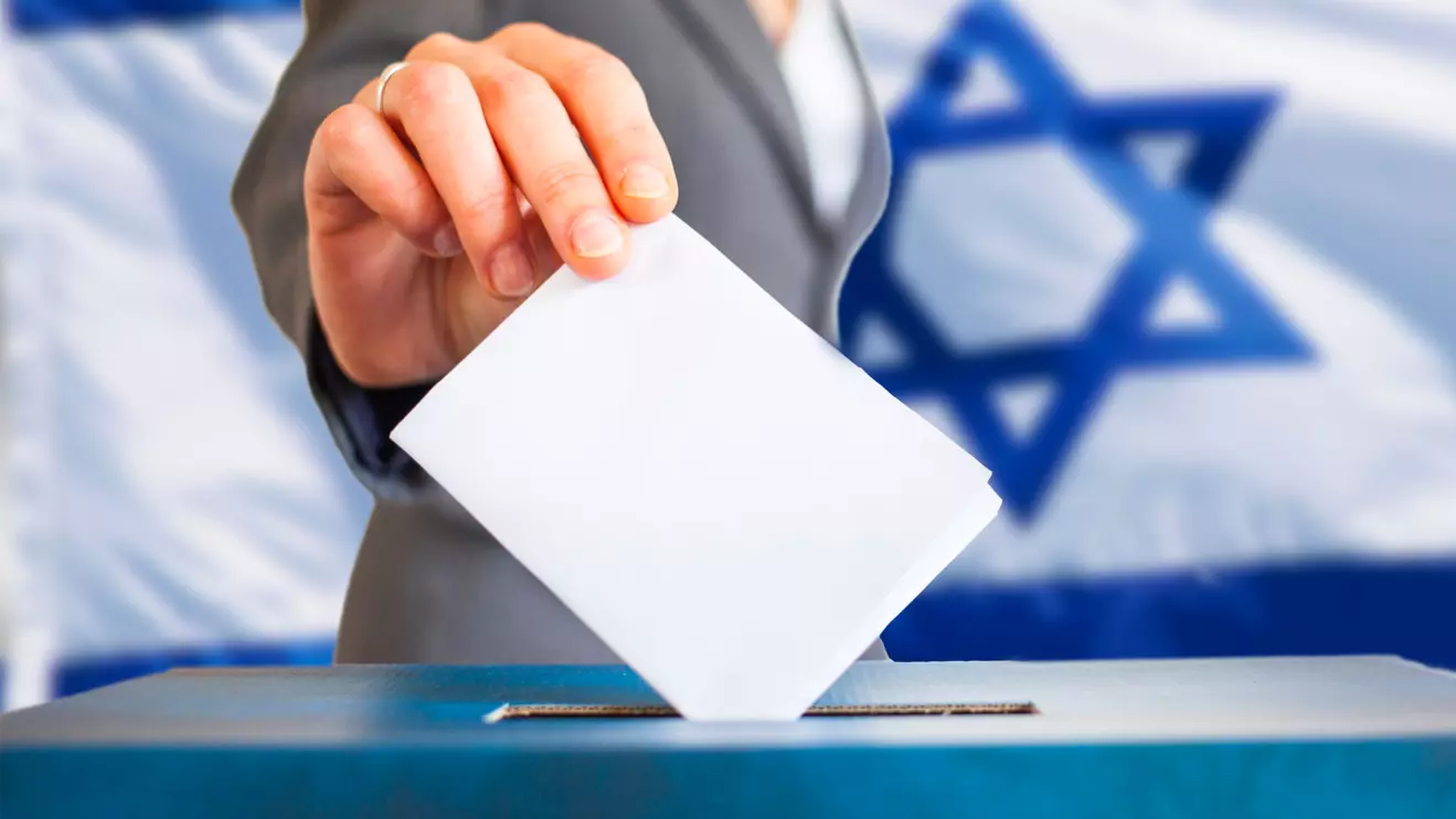 In a hypothetical scenario where former Prime Minister Naftali Bennett returns to politics with a new party, the political dynamics could shift significantly © Mena Today 