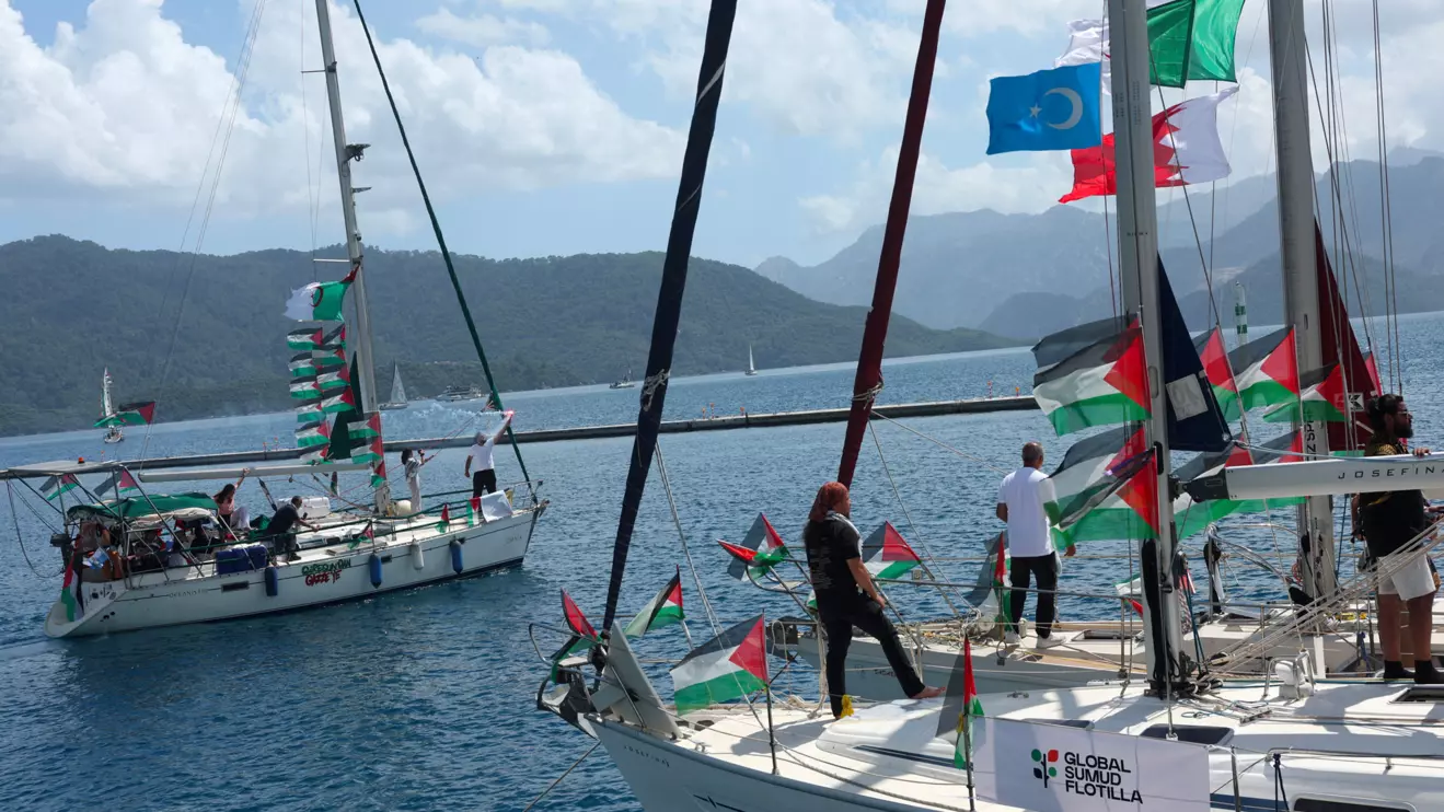 Small sailboats cannot carry any cargo at all, Reuters/Dilara Senkaya