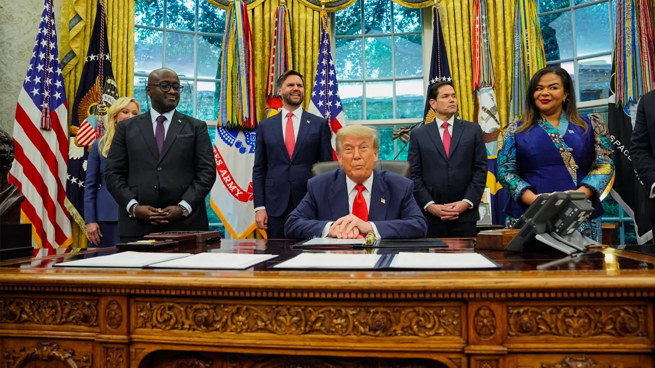 U.S. President Donald Trump, Secretary of State Marco Rubio and Vice President JD Vance meet Democratic Republic of the Congo's Foreign Minister Therese Kayikwamba Wagner and Rwanda's Foreign Minister Olivier Nduhungirehe in the Oval Office at the White House in Washington D.C., June 27, 2025. Reuters/Ken Cedeno