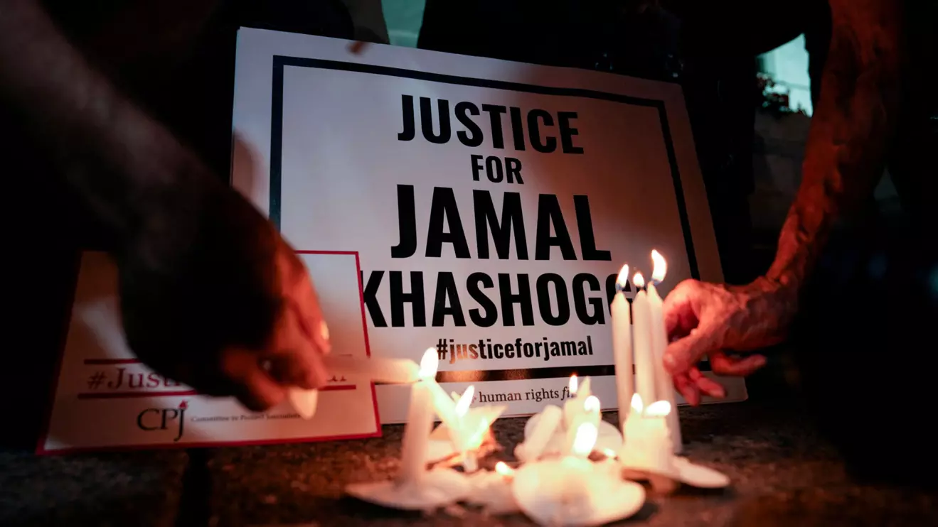 The Committee to Protect Journalists and other press freedom activists hold a candlelight vigil in front of the Saudi Embassy to mark the anniversary of the killing of journalist Jamal Khashoggi at the kingdom's consulate in Istanbul, Wednesday evening in Washington, U.S., October 2, 2019. Reuters/Sarah Silbiger