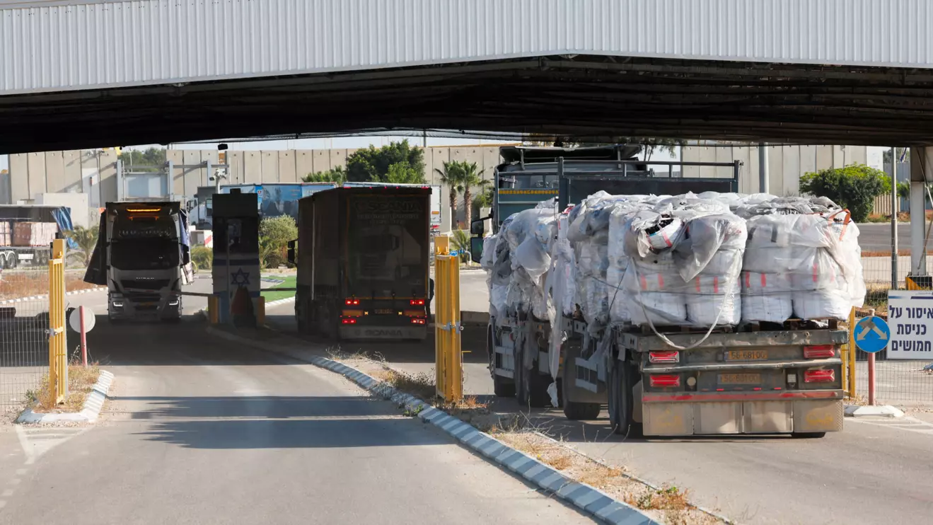 Trucks carrying aid line up at the Kerem Shalom crossing between Israel and Gaza, before going into Gaza, on the Israeli side of the Israel-Gaza border, May 22, 2025. Reuters/Ammar Awad