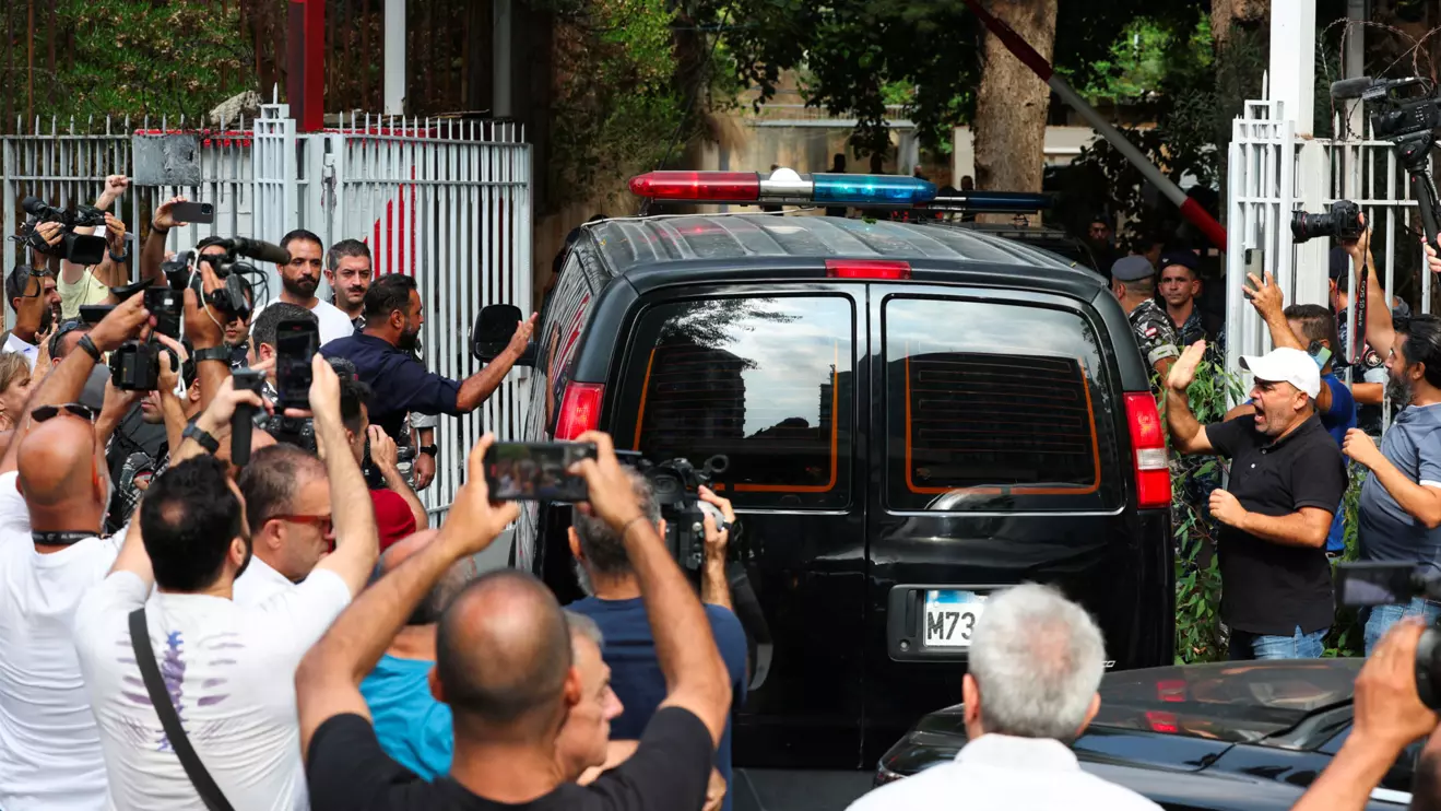 Protestors and media personnel gather near a vehicle from the convoy of former Lebanese central bank chief Riad Salameh as it arrives at the Justice Palace in Beirut, Lebanon September 9, 2024. Reuters/Mohamed Azakir