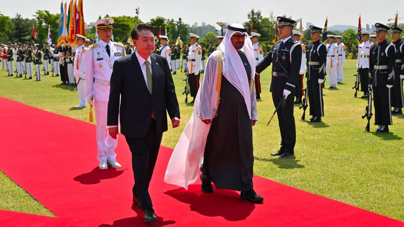 Emirates President Sheikh Mohamed bin Zayed Al Nahyan (R) and South Korean President Yoon Suk Yeol (L) inspect South Korean honour guards during a welcoming ceremony at the Presidential Office in Seoul on May 29, 2024. JUNG YEON-JE/Pool via Reuters