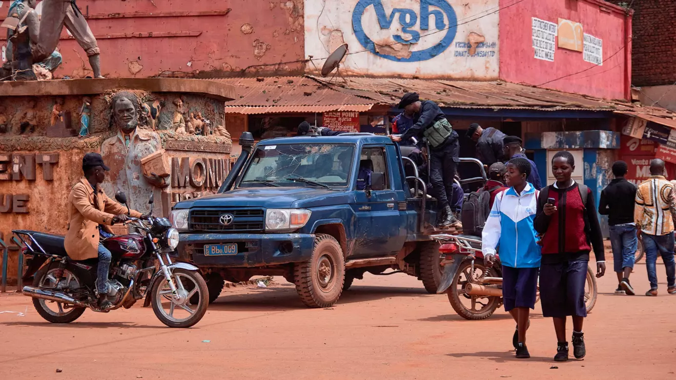 Congolese police officers patrol on their pick-up truck near the Historical monument of Butembo at an intersection of streets in Butembo, in the Democratic Republic of Congo April 1, 2025. Reuters/Gradel Muyisa Mumbere