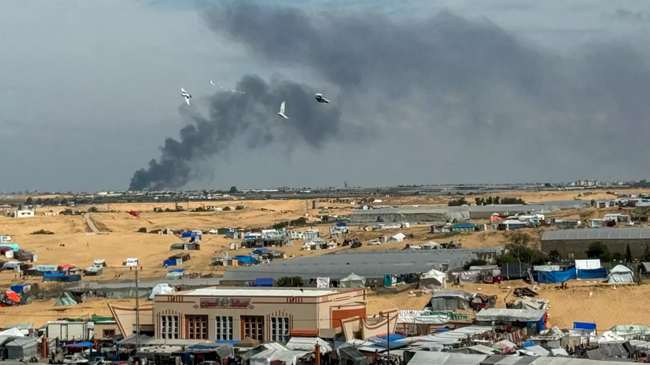 Smoke rises during an Israeli ground operation in Khan Younis March 14, 2024. Reuters/Bassam Masoud