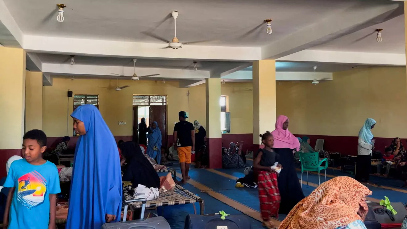 Sudanese and people from other nationalities take rest and prepare metal beds outside a mosque while on their way to Egypt through the Qustul border, after the crisis in Sudan's capital Khartoum, in the Sudanese city of Wadi Halfa, Sudan May 1, 2023. Reuters/Heba Fouad