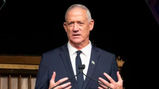 Gantz calls for temporary unity government to secure Gaza hostages