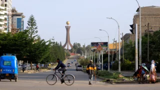 Ethiopian forces near Tigray capital, fears grow of wider conflict