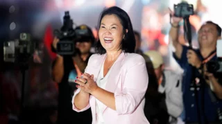 Right-wing Fujimori holds narrow lead one week before Peru presidential runoff, polls show