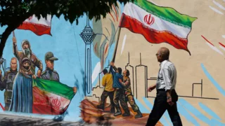 Trump says Iran ceasefire is “on life support” after failed talks