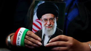 Iran threatens U.S., Israel before funeral