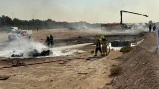 Indian Tejas fighter jet crashes in a ball of fire at Dubai Airshow, killing pilot