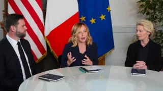 U.S. vice president meets EU Commission chief, hopes to move forward trade talks