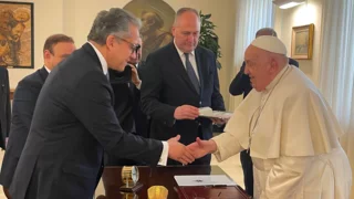 UNESCO candidate Khaled El Enany discusses global peace with Pope Francis