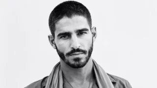 Kuwait holds U.S.-Kuwaiti journalist over war coverage