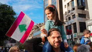 Pope to end first overseas trip by praying with 100,000 Lebanese