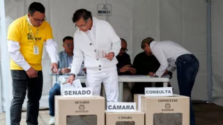 Colombians vote in legislative contest, presidential primaries