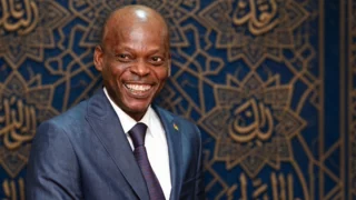 From Abu Dhabi to Rabat, a yes for Africa’s true size, interview with Robert Dussey