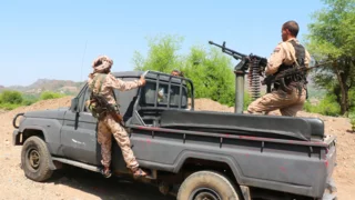 Yemeni forces move on Bab el-Mandeb