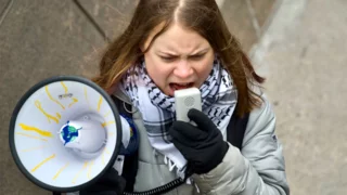 Floating circus: Activists mistake GPS for geopolitics