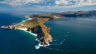 Maersk diverts ME2 container service via Cape of Good Hope