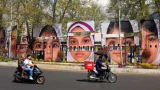 Iran peace hopes build, nuclear disputes linger