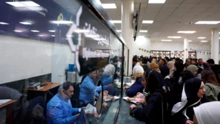 Syria sends thousands of troops to Lebanon border, sources say