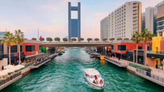 Iran strikes the Gulf: Explosions rock Kuwait and Bahrain