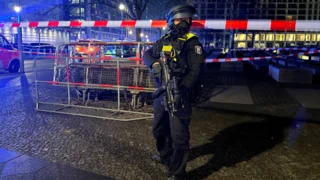 Syrian refugee arrested after Berlin stabbing as Germany prepares to vote