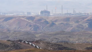 Operations restart at Iraq's Khor Mor field, transporting gas to power stations, ministry says