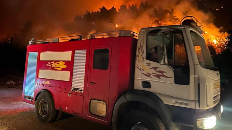 Fires ravage Syria’s coastline, foreign aid rushed in