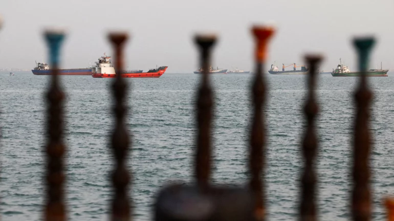 Trump says Iran agreement close despite Hormuz row