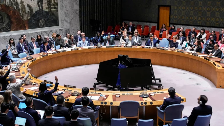 UN sanctions on Iran loom after vote to delay fails