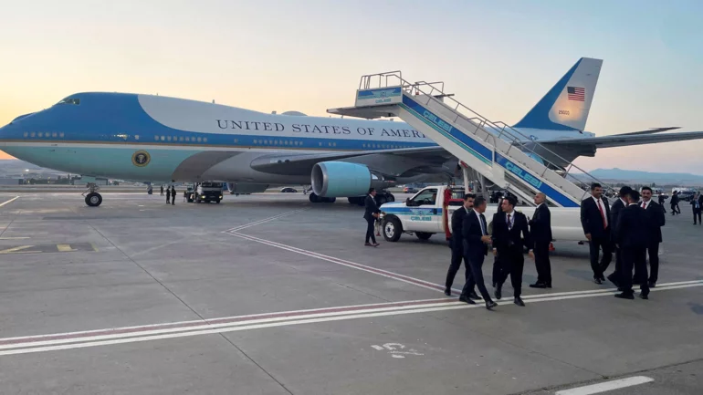 Credible missile threat led to secret aircraft switch for Trump, source says