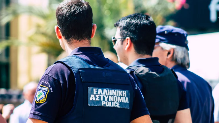 Turks in northern Greece held pending trial for smuggling weapons