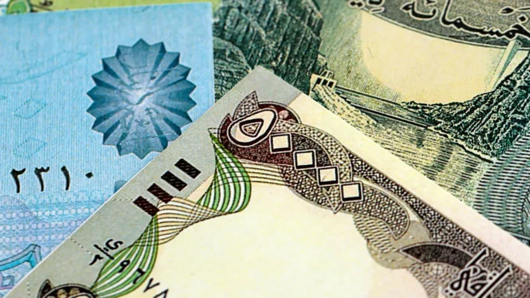 Iraq devalues dinar