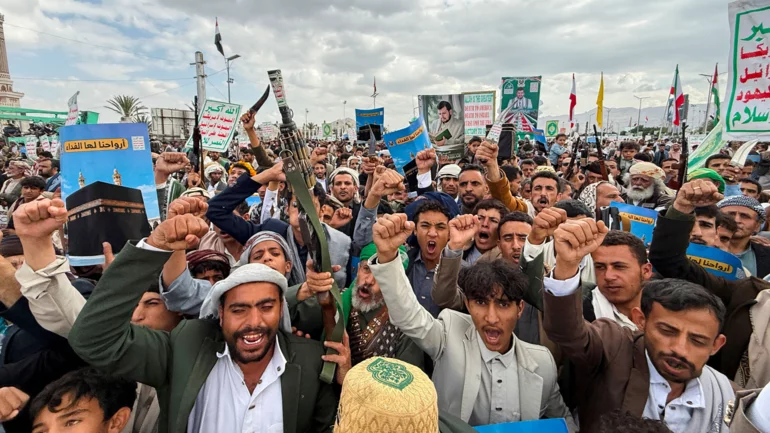 Saudis plan assault on Houthis to break Red Sea chokehold