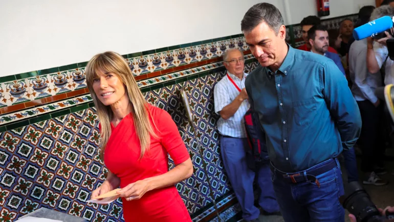 Spain PM Sanchez says he is suspending public duties to "reflect" on future